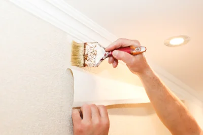 Pose de papier peint à Plovan — revêtements muraux et toiles de verre